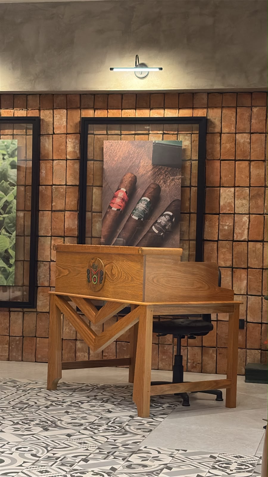 Live Cigar Rolling Experience by Elixir Experiences